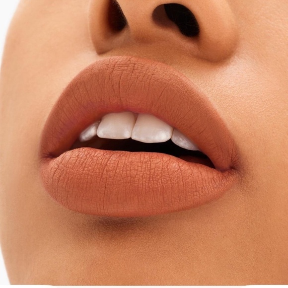 Mac Locked Kiss 24HR Lipstick NIB
Color Gutsy NEW - Picture 4 of 6